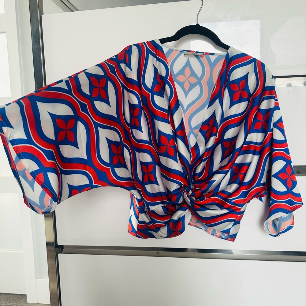 Chic Abstract Print Blouse in Red and Blue